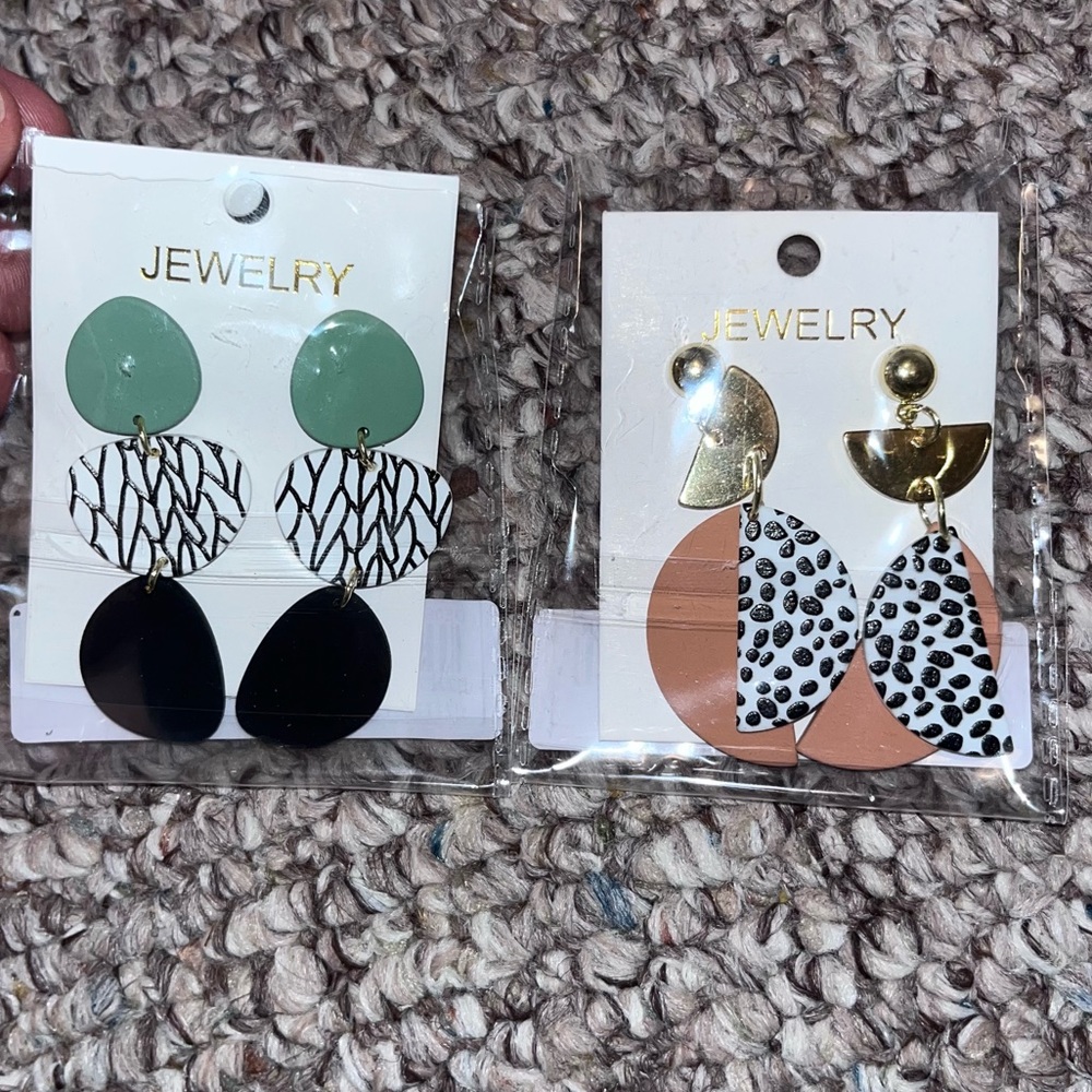 Never worn - earrings